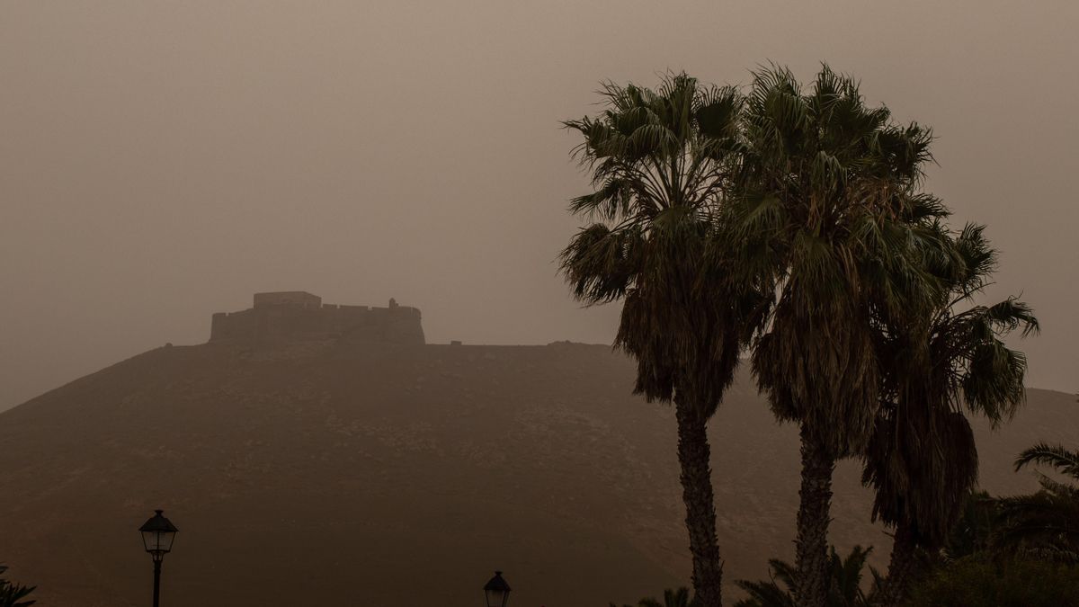 Imagen de archivo de un episodio de calima sufrido en Lanzarote.