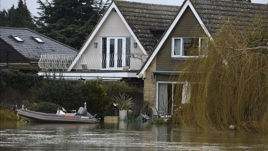 El sur de Inglaterra sufre las peores inundaciones en décadas