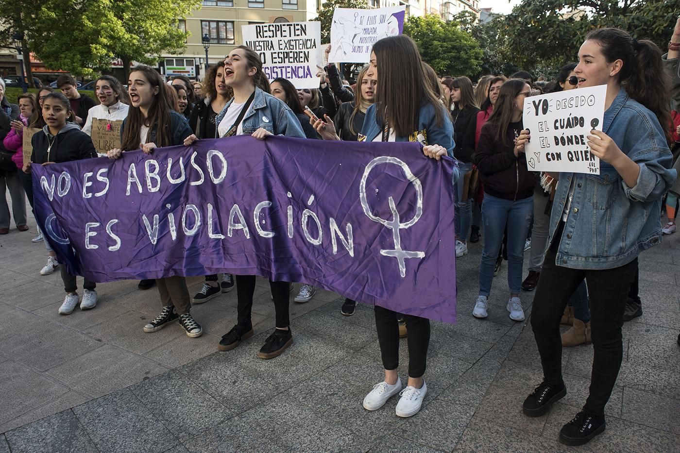Manifestación feminista contra la sentencia de 'la Manada' en Santander. | JOAQUÍN GÓMEZ SASTRE