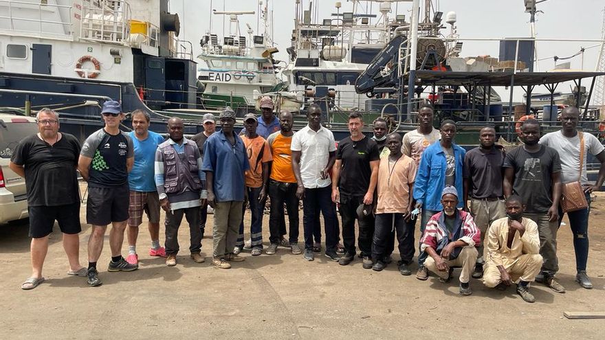 Los armadores de los barcos atrapados en Senegal despiden a sus 250 marineros al no poder pagarles: "No aguantaremos mucho más"