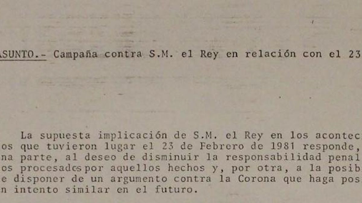 Un documento sin firma recogió los rumores "malintencionados" para implicar al rey en el 23F: "Tiene un avión para huir de España"
