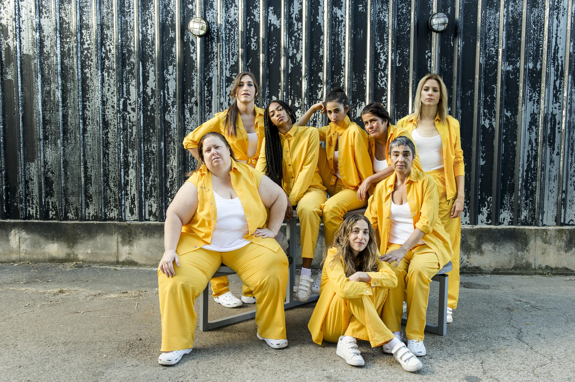 Foto de varios reclusas en Vis a vis