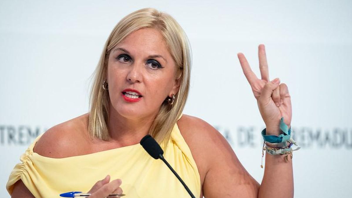 La portavoz de la Junta de Extremadura, Elena Manzano, tras el consejo de gobierno de este martes