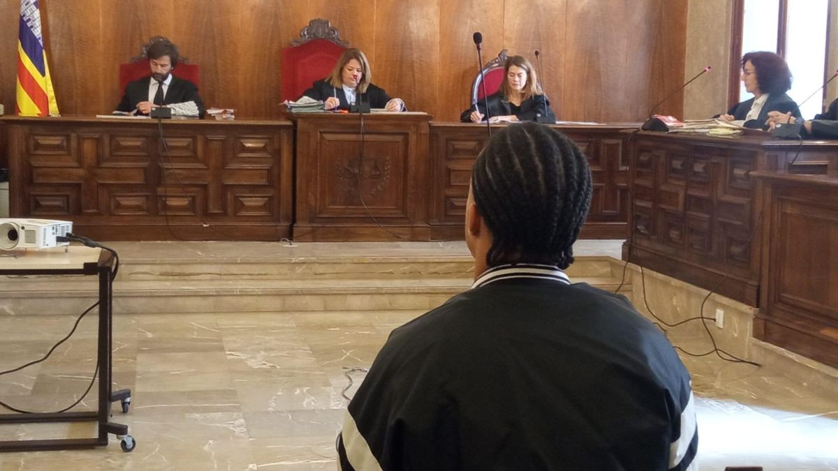 Un hombre acepta dos años de prisión por intentar matar a su pareja en Palma degollándola con un machete