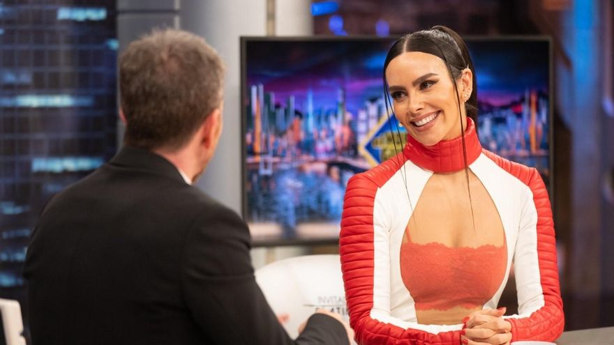 Pedroche "lloró" con Motos y habló de su vestido en las Campanadas: "Cuando me lo quite podrá seguir moviéndose"