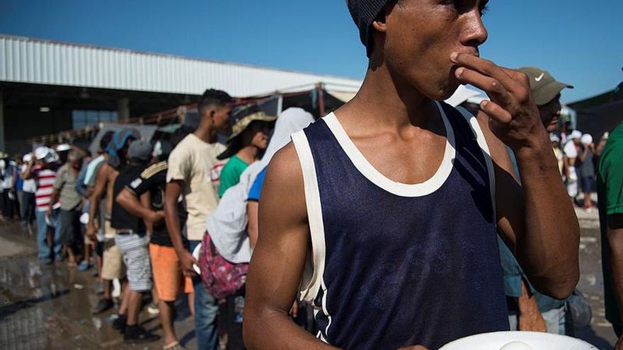Migrantes centroamericanos cambian de ruta en su marcha por el sur de México