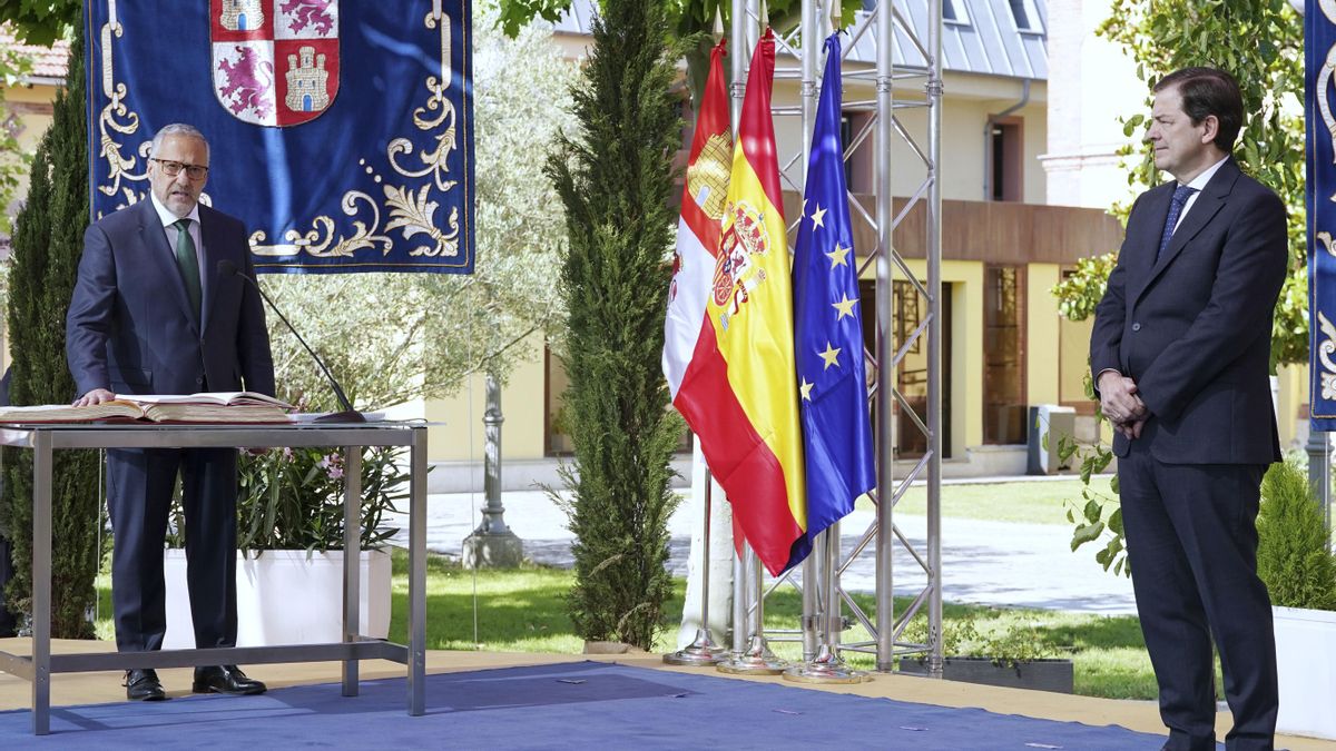 Mañueco configura su gobierno con una viceconsejería más que en la legislatura pasada