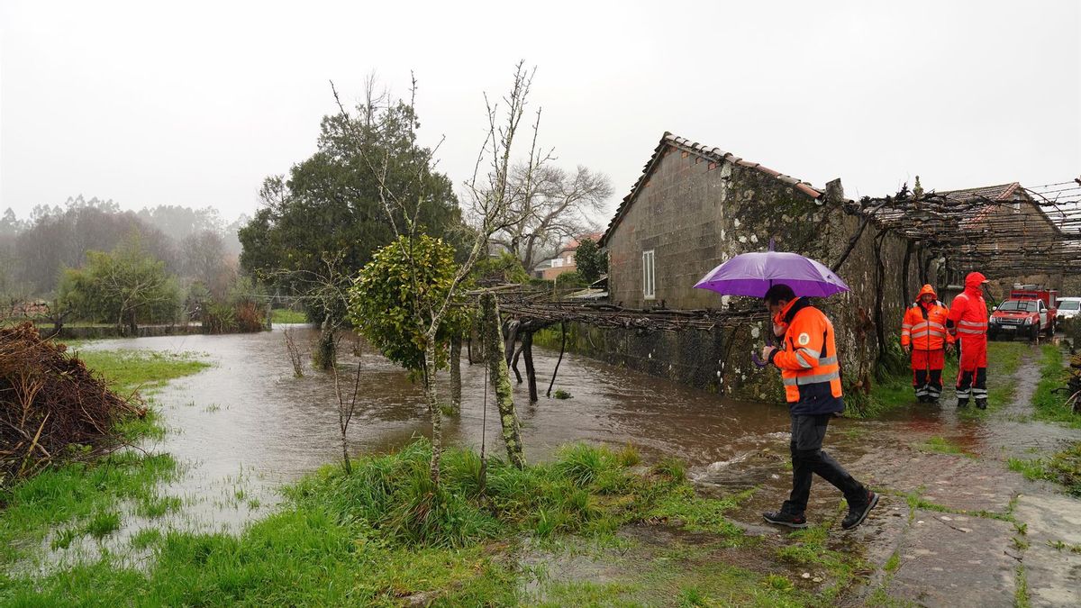 Suspendido el servicio convencional de tren entre Ourense y Santiago y entre Ourense y Vigo-Guixar por el temporal