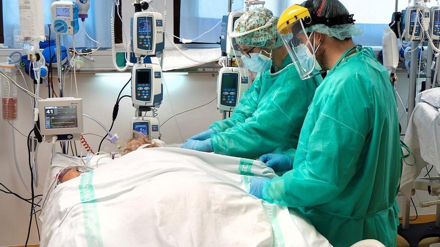 Enfermo UCI en hospitales