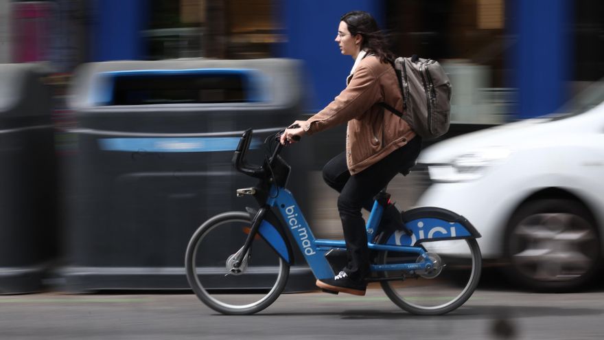 Las nuevas normas para los ciclistas tras la actualización del Reglamento General de Circulación