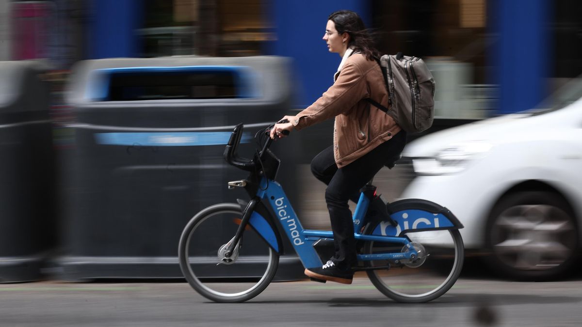 Las nuevas normas para los ciclistas tras la actualización del Reglamento General de Circulación