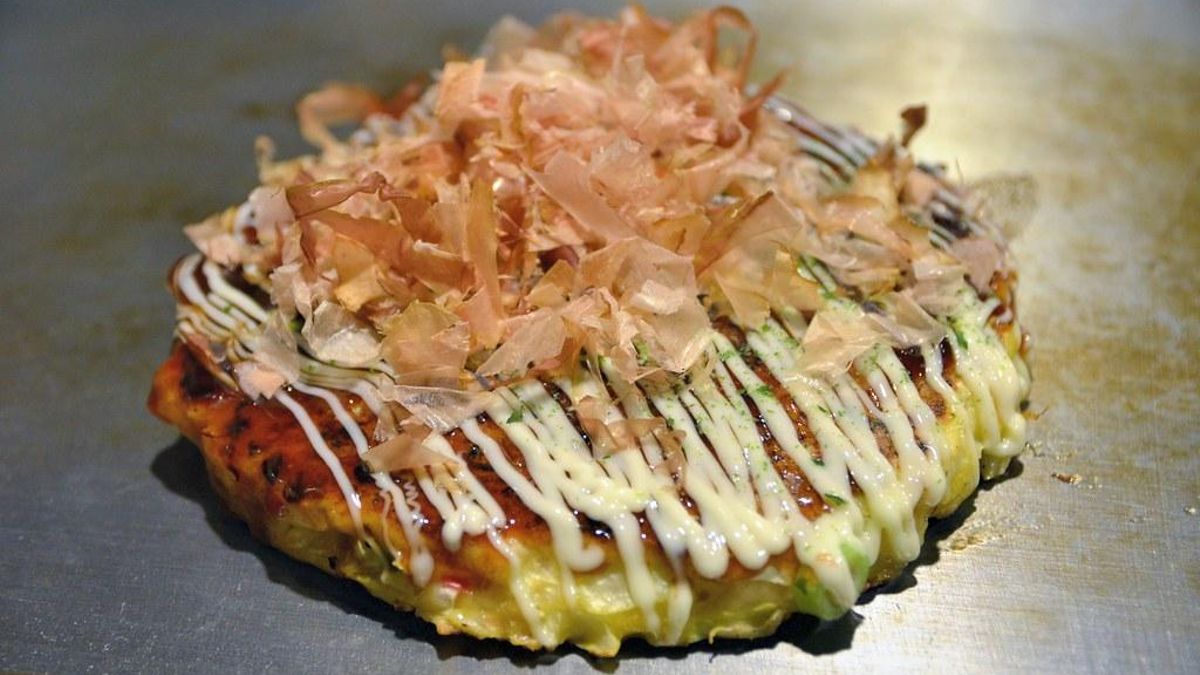 Qué es el Okonomiyaki, la pizza japonesa que se traduce como 'hazlo a tu modo'