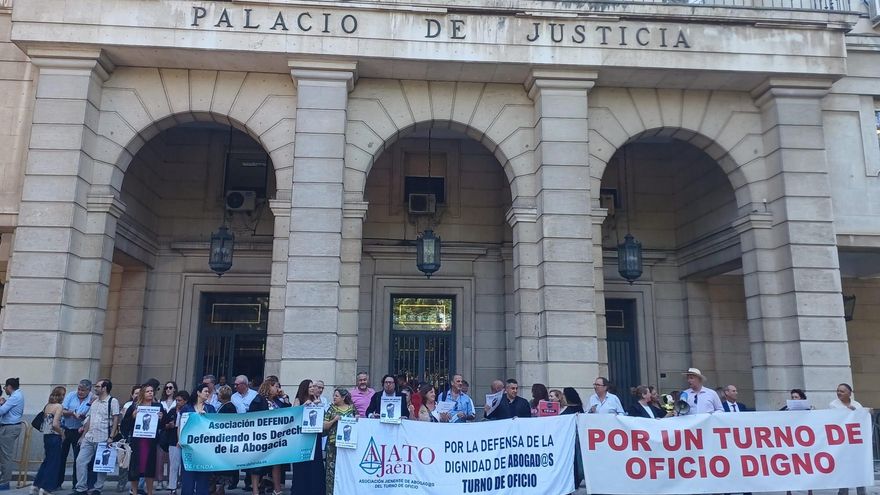 "Turno de oficio, no a nuestra costa": la abogacía andaluza denuncia la "precariedad" de la justicia gratuita