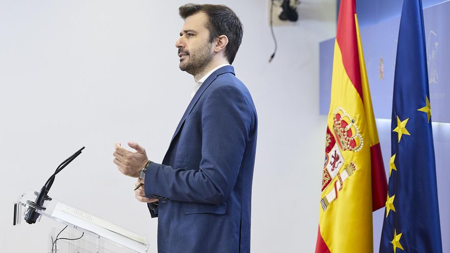 El diputado del Grupo Mixto Javier Sánchez Serna durante una rueda de prensa anterior a la reunión de la junta de portavoces, en el Congreso de los Diputados, a 9 de septiembre de 2025, en Madrid (España).