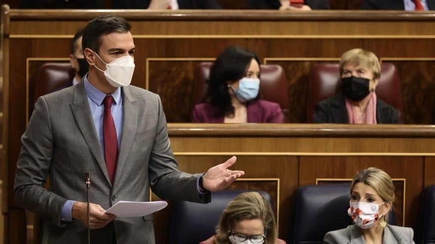 El presidente del Gobierno, Pedro Sánchez, interviene en una sesión plenaria, en el Congreso de los Diputados, a 23 de febrero de 2022, en Madrid (España). Durante el pleno, han debatido sobre la crisis de Ucrania; han instado al gobierno para que convoque el Debate sobre el estado de la Nación; y tanto PP como Vox han reclamado de nuevo el cese del ministro del Interior, ahora por los contactos con leer más los presos de ETA. La sesión se ha celebrado en medio de una grave crisis interna en el PP, y con buena parte de los dirigentes del partido pidiendo un congreso extraordinario. En ese sentido, el líder del PP no ha variado sus planes parlamentarios y ha mantenido la previsión de debatir con el presidente del Gobierno en la sesión de control.