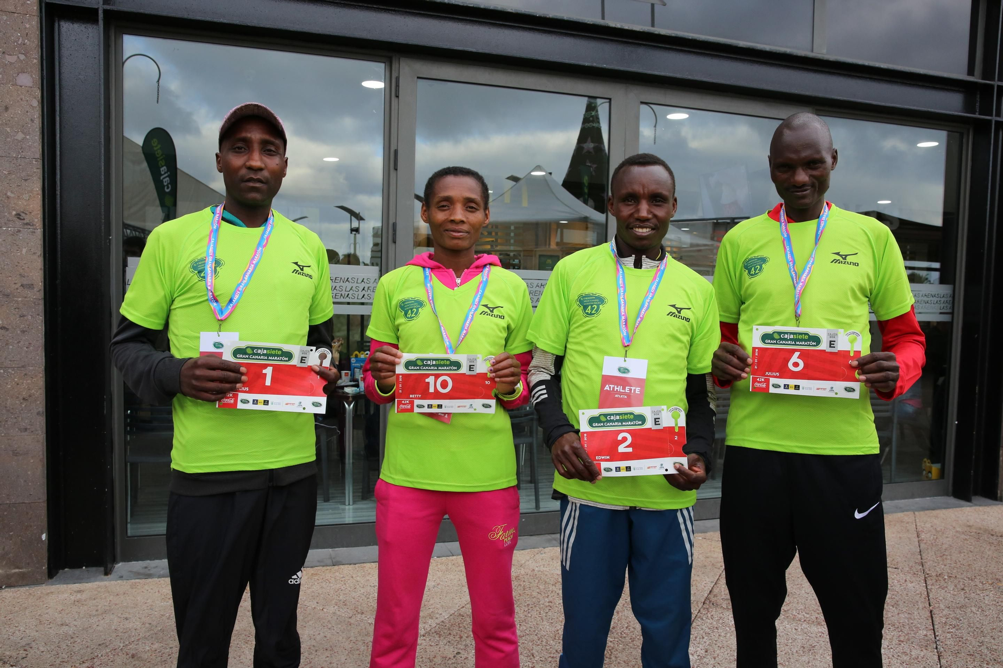 Atletas de élite que correran en los 42 kilómetros del Gran Canaria Maratón. (Alejandro Ramos).