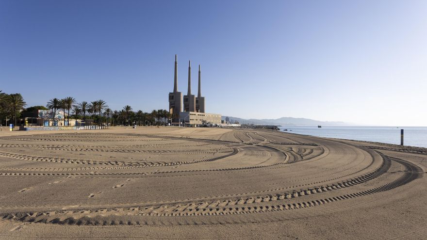 La playa de Sant Adrià de Besòs vuelve a abrir al público después de cuatro años cerrada por contaminación