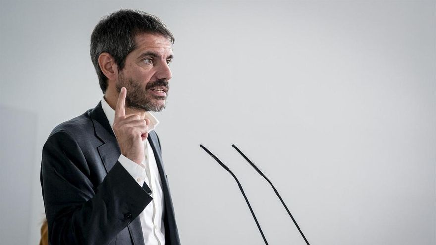 El ministro de Cultura, Ernest Urtasun, durante una rueda de prensa de los partidos que integran el espacio conformado por Movimiento Sumar, Más Madrid, Izquierda Unida y Comuns, a 5 de octubre de 2026, en Madrid (España).