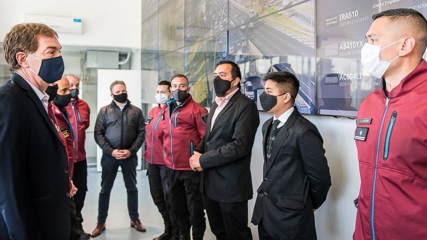 La Ciudad adjudicó la provisión de camperas para la Policía por $242 millones a una empresa con 4 empleados