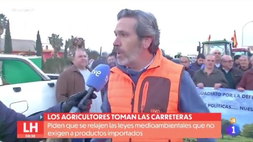Abascal pone de ejemplo durante las tractoradas a un "agricultor" que es un cargo de Vox