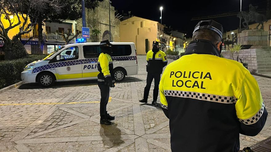 El PSOE de Plasencia pide una comisión de investigación para aclarar el uso del coche camuflado de la Policía Local