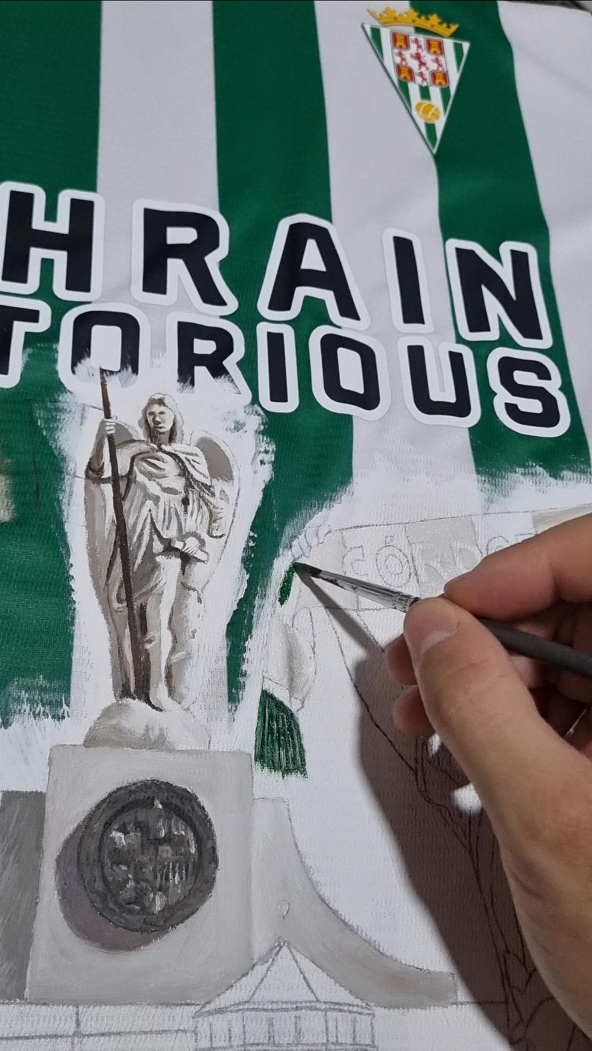 Imagen del proceso de pintado de la camiseta del Córdoba CF.