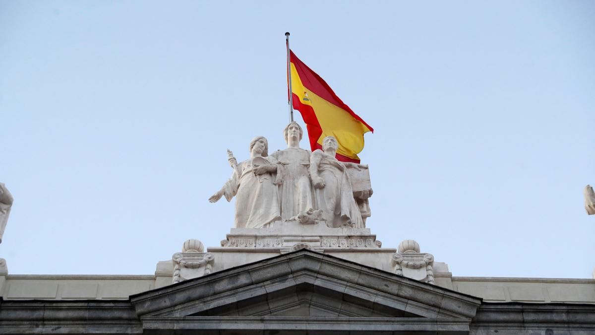 Detalle de la fachada del Tribunal Supremo, que ha confirmado la sanción del juez sustituto
