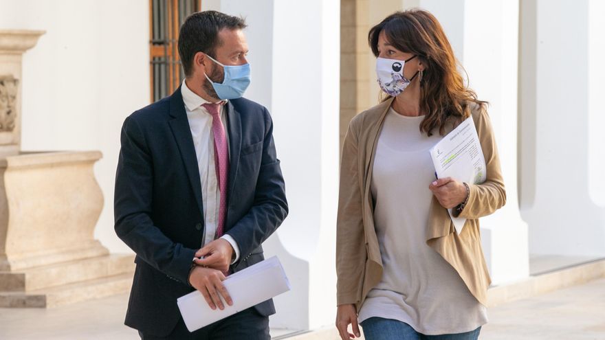 La consejera de Igualdad y portavoz del Gobierno regional, Blanca Fernández y el consejero de Desarrollo Sostenible, José Luis Escudero, comparecen en rueda de prensa, en el Palacio de Fuensalida, para informar sobre los acuerdos del Consejo de Gobierno.