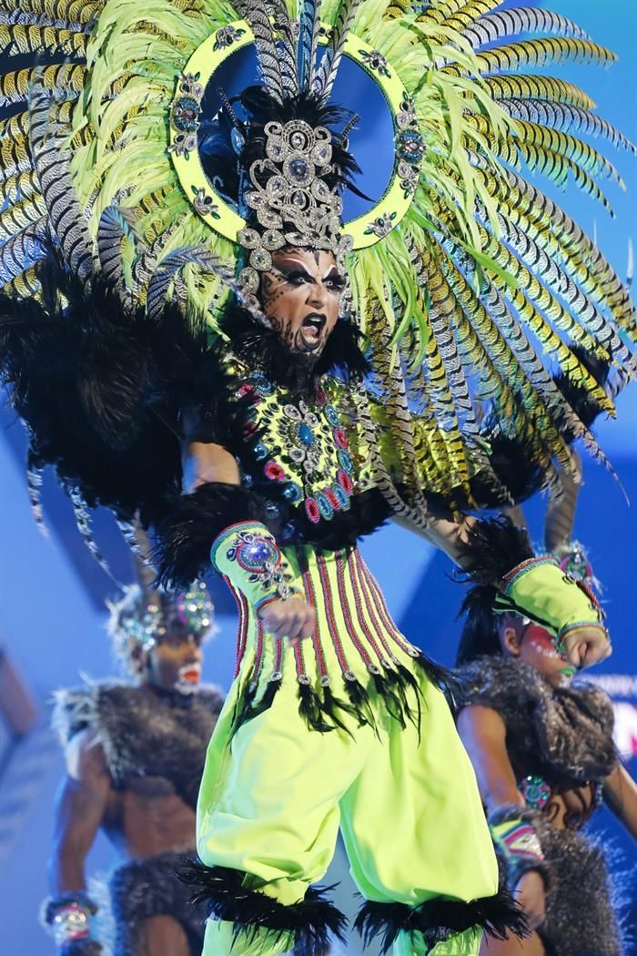 El drag "Kiova" con la fantasia "Olorum", EFE/Elvira Urquijo.