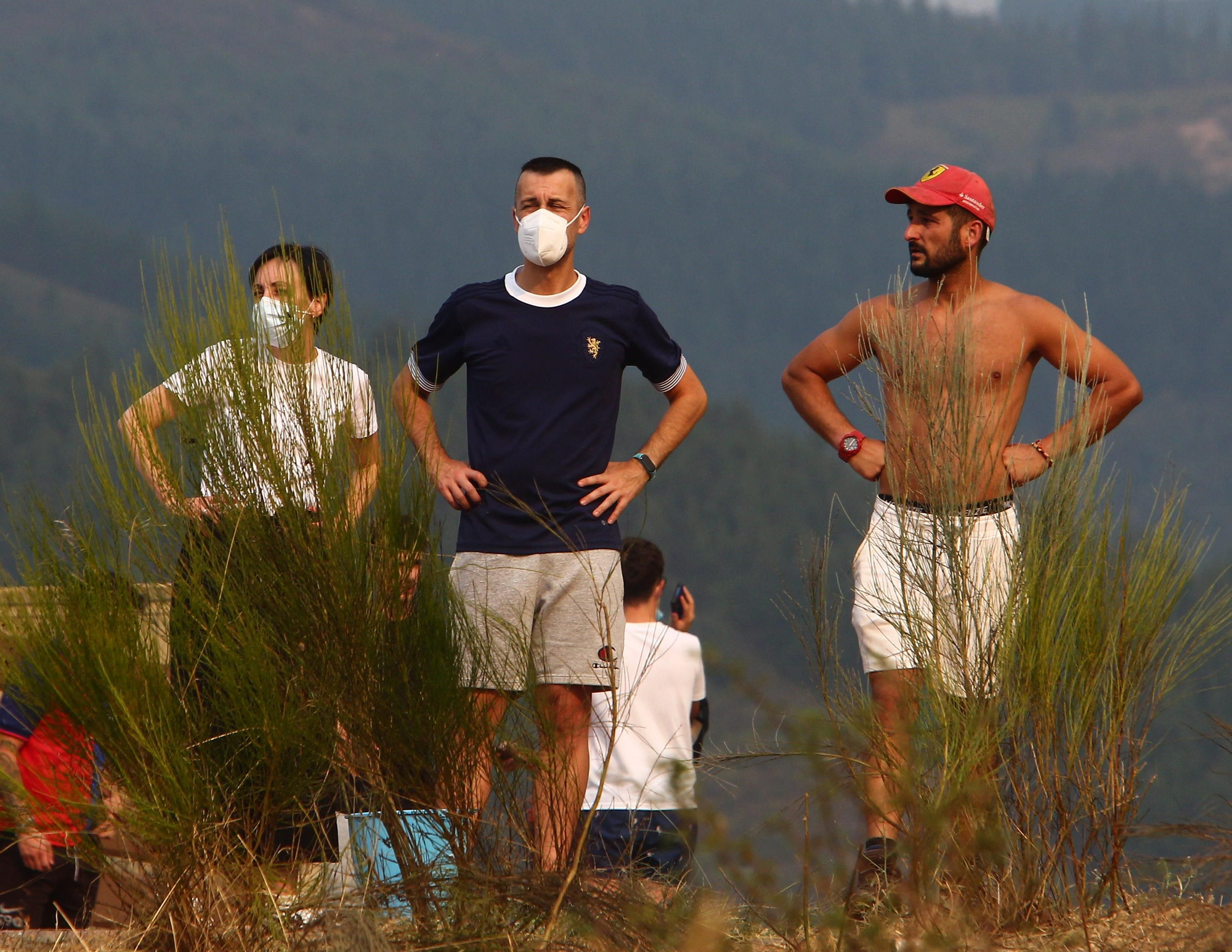Así lucharon contra el fuego los vecinos de Molinaseca