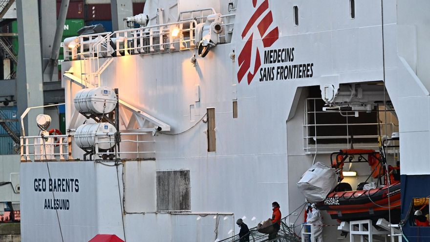 El barco de MSF con 75 migrantes rescatados es enviado al puerto de Nápoles