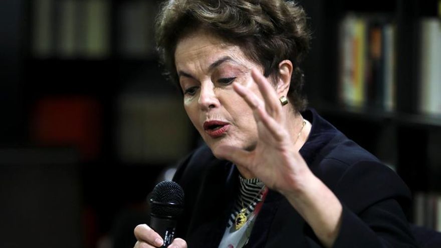 Rousseff dice que Brasil sufrió nuevo "golpe" con tercerización del trabajo