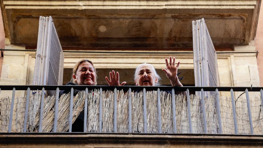 Seis horas de protestas y llamadas logran aplazar el desahucio de Blanca, la mujer de 78 años que debía 88 euros