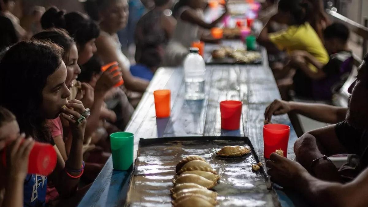 Advierten por un aumento de las personas que necesitan un plata de comida para subsistir.