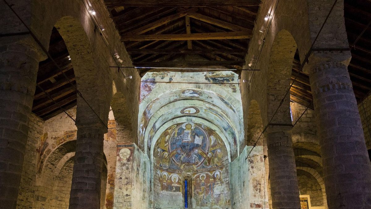 Naves y Pantocrator de Sant Climent de Tahüll, una de las obras cumbres del Románico europeo.