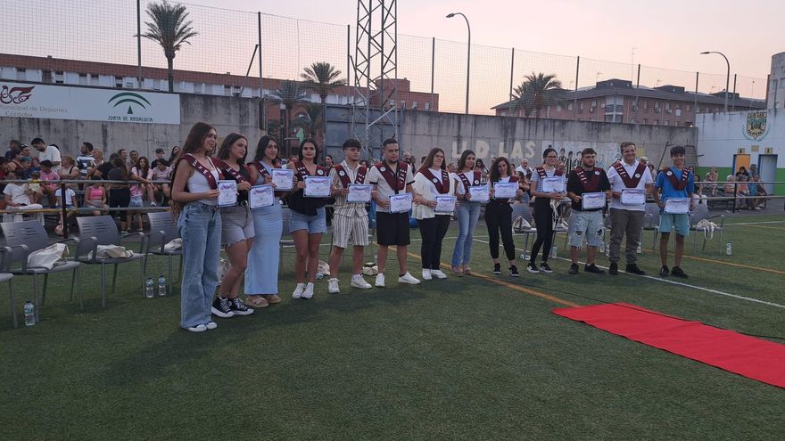 Las Palmeras homenajeará a 18 jóvenes que han logrado graduarse en Secundaria