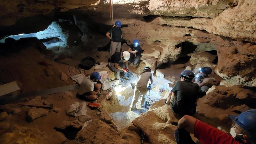 Hallan más evidencias de la presencia de humanos hace 6.000 años en la Cueva de los Toriles de Carrizosa