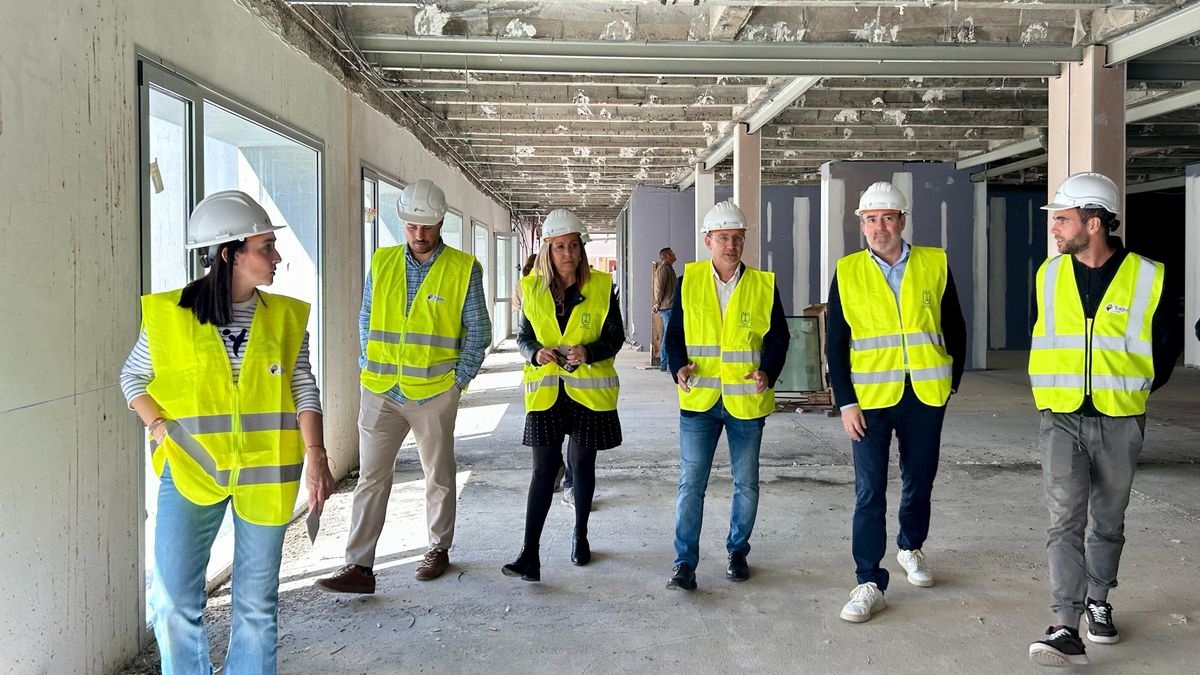 Ángeles Fernández, Sergio Rodríguez y Fernando Clavijo visitaron las obras del nuevo complejo sociosanitario de La Palma.