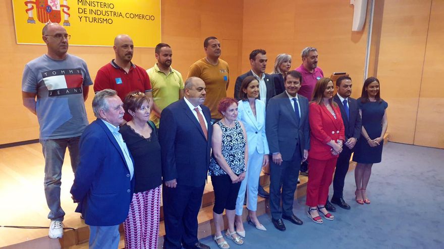 Maroto y Mañueco destacan el "proyecto de futuro" de Siro tras la entrada de inversores que salvan 1.700 empleos