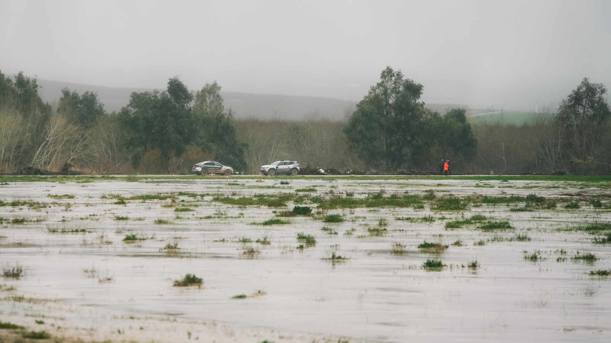 El lodo y el barro, dentro de las parcelas de las calles Perdiz y La Tórtola