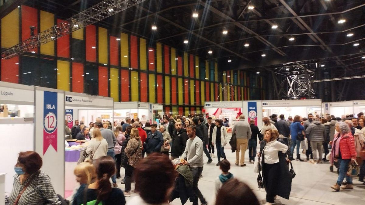 La Feria de los Productos de León, abarrotada de gente el domingo.