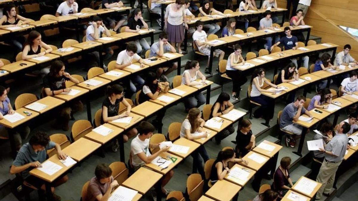 Imagen de archivo de un aula universitaria