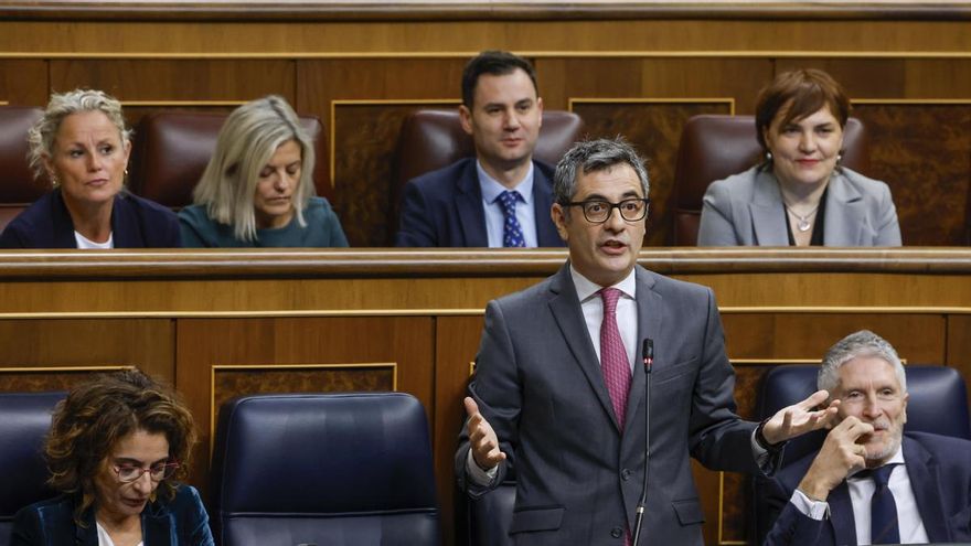 El ministro Félix Bolaños interviene durante la sesión de control en el Congreso, este miércoles.