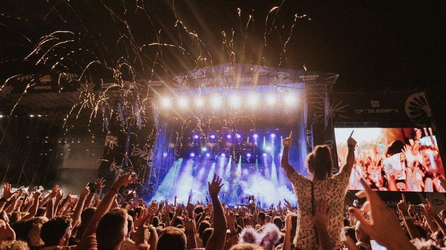 FACUA denuncia al Granada Sound por prohibir el acceso con comida y bebida e imponer la pulsera 'cashless'