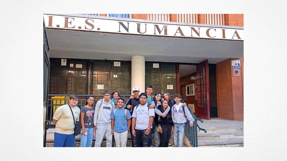 Un instituto de Vallecas pone fin a 15 años sin viaje de estudios con una colecta viral: “Para muchos será la primera vez que ven el mar"