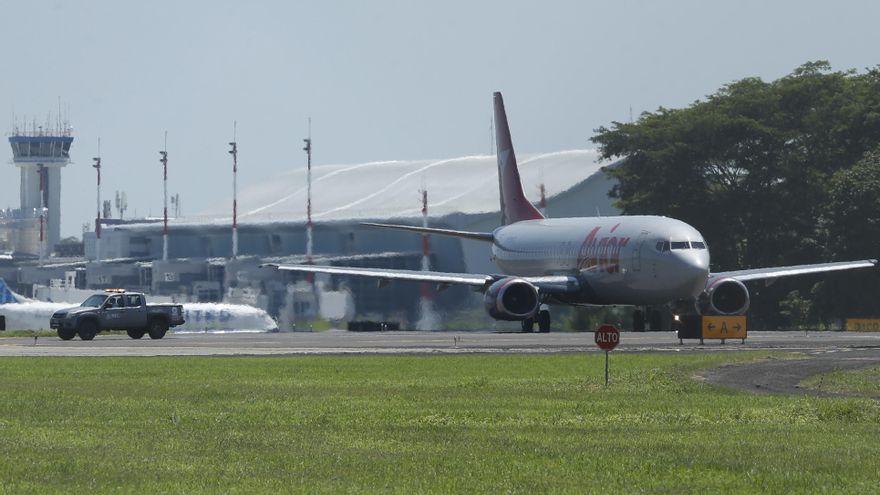 El Salvador entrega a venezolanos encarcelados a cambio de "presos políticos y rehenes"