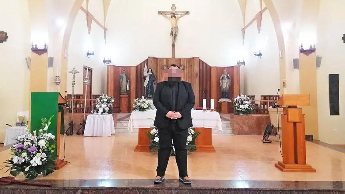 El sacerdote acusado, en una imagen de cuando era párroco de Santa María Micaela, en Melilla