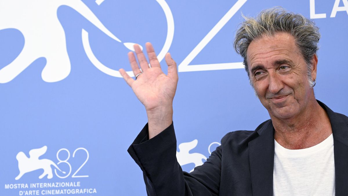 El director italiano Paolo Sorrentino posa en un photocall para 'La Grazia' antes de la ceremonia de apertura del 82º Festival Internacional de Cine de Venecia, en Venecia, Italia, 27 de agosto de 2025. El festival de cine se celebra del 27 de agosto al 6 de septiembre de 2025. (Cine, Cine, Italia, Venecia) EFE/EPA/RICCARDO ANTIMIANI