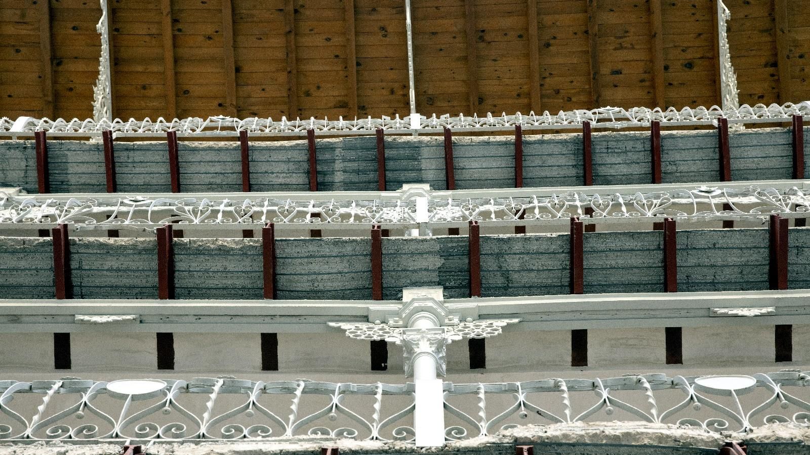 Daños por humedad en el centenario Beti-Jai, la capilla sixtina de la pelota vasca