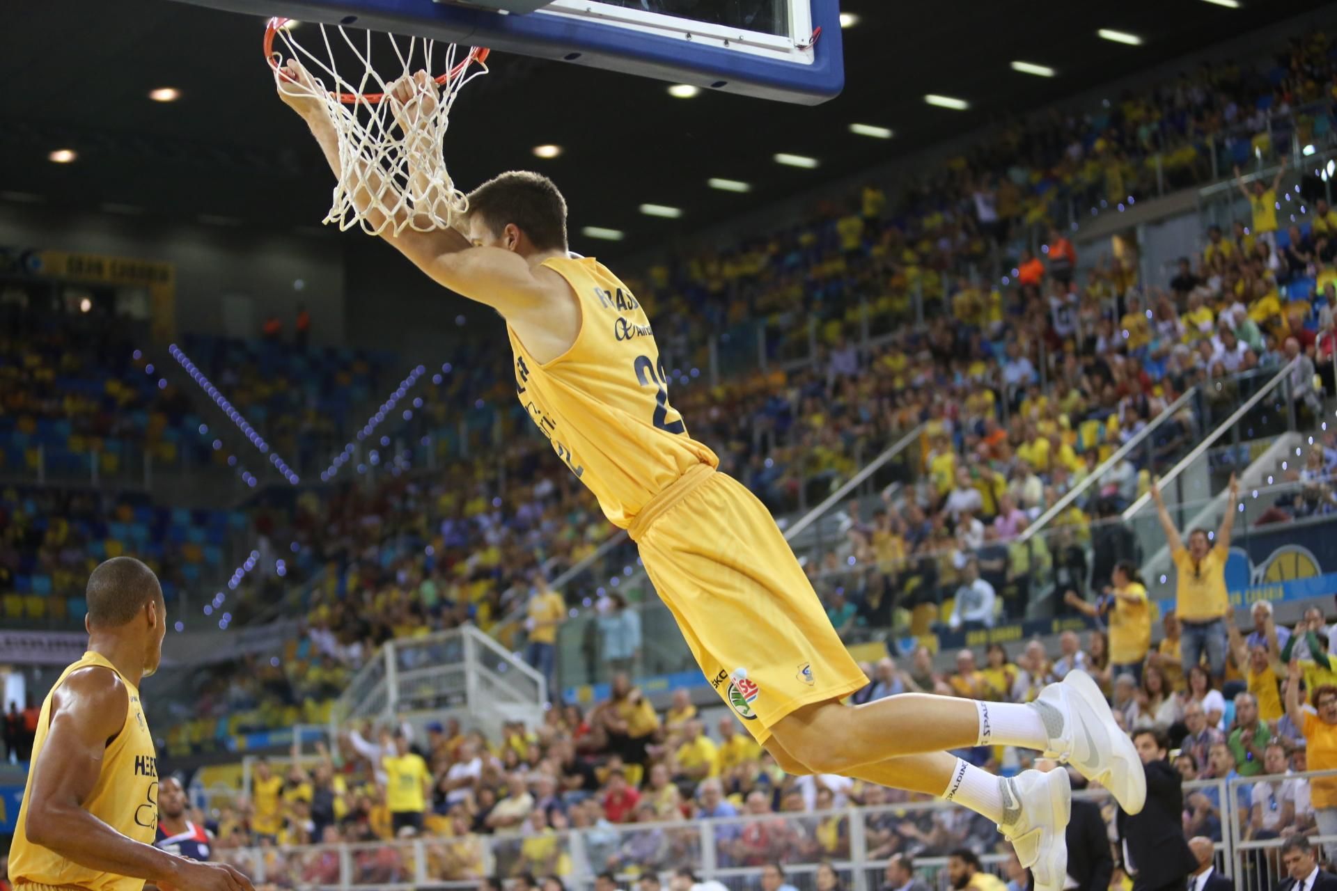 Imágenes del partido de cuartos de final de playoff entre el Granca y el Baskonia. (Alejandro Ramos).